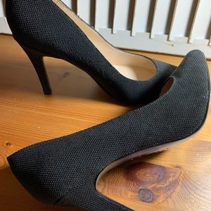 NINE WEST HEELS IN BLACK PEBBLE DESIGN
